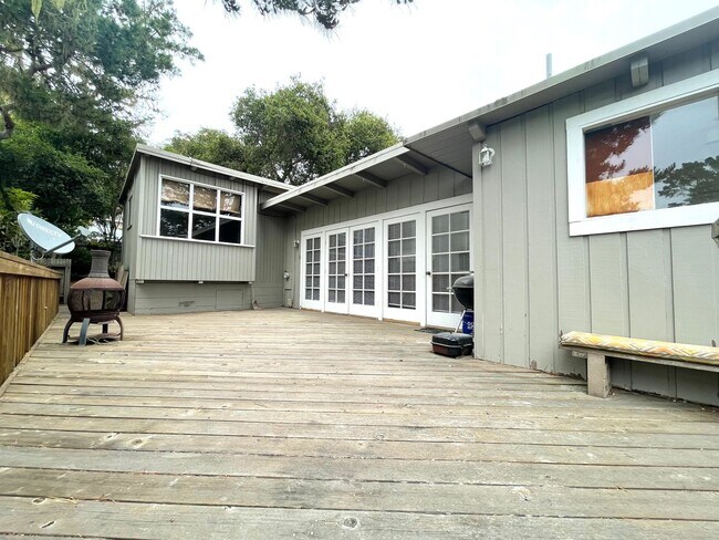 Building Photo - One Bedroom Single Family Home in Pacific ...