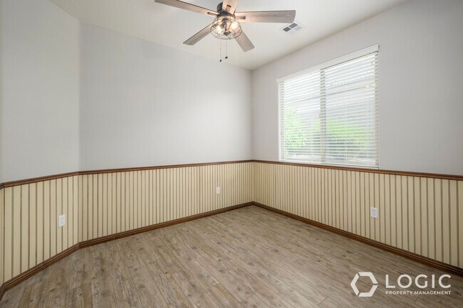 Building Photo - 2445 E White Horse Dr