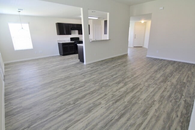 Building Photo - 15 Lazy Swing Ct