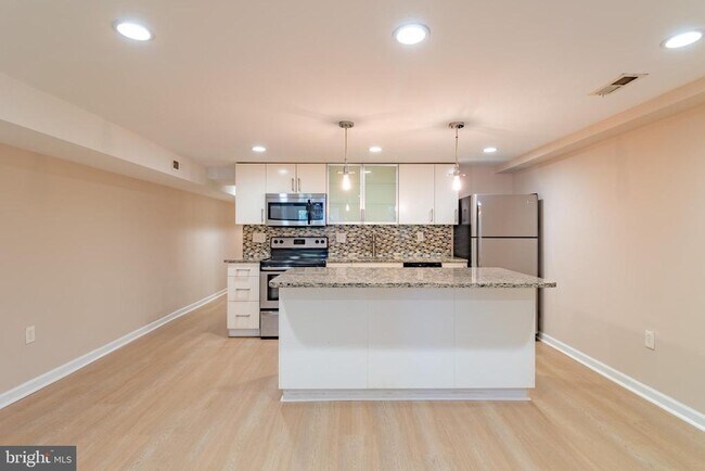 Building Photo - 1459 Chapin St NW