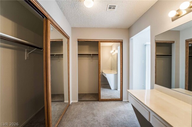 Building Photo - 8705 Isola Dr