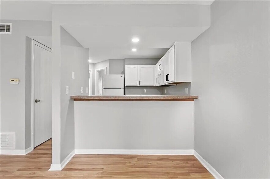 Building Photo - 1505 W 25th Ct