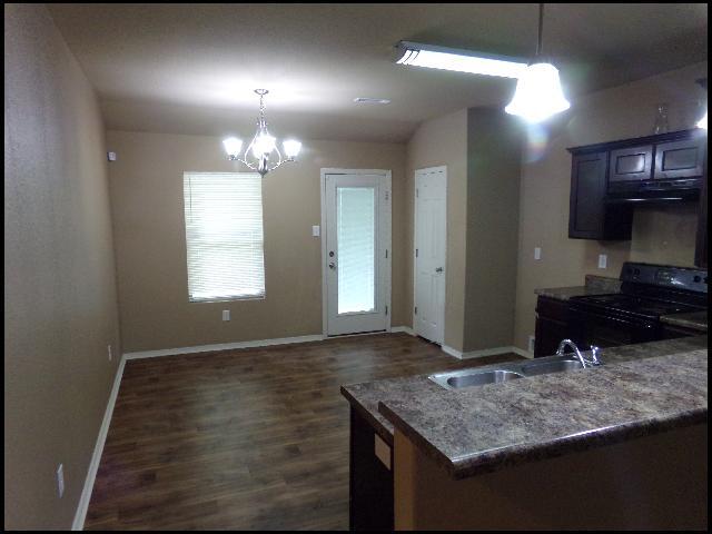 Building Photo - 2104 Fern Valley Dr