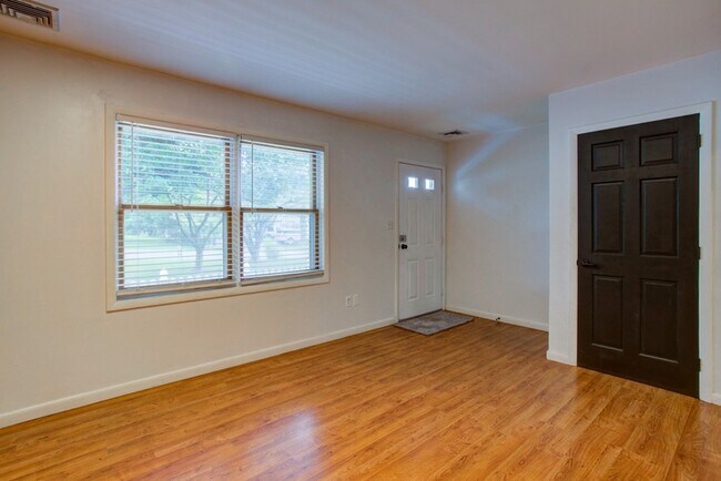 Building Photo - 2943 Weaver Rd