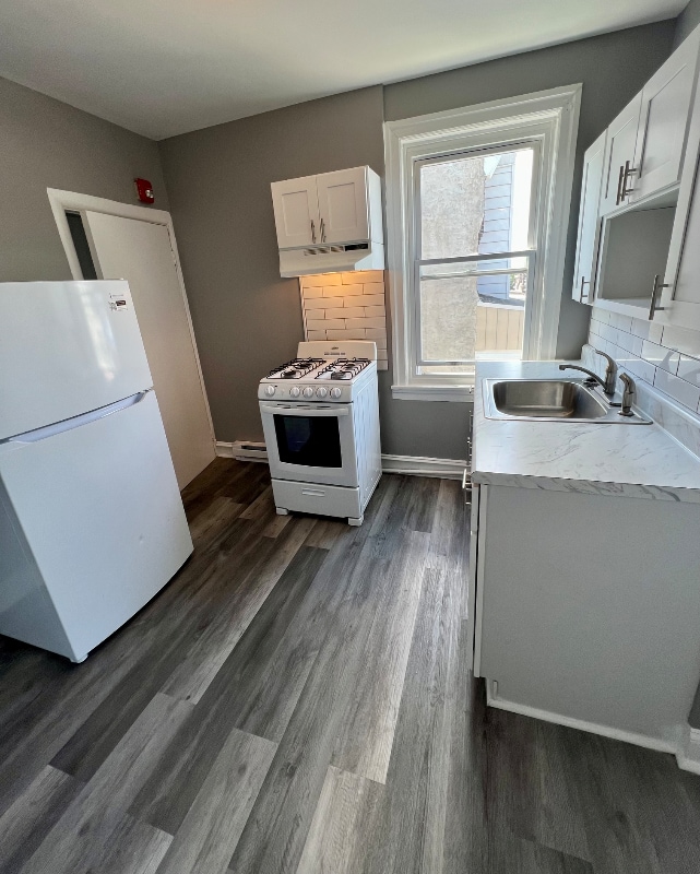 Building Photo - 904 E Tioga St