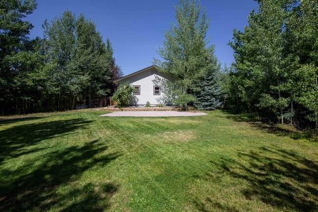 Building Photo - 404 Snake River Dr