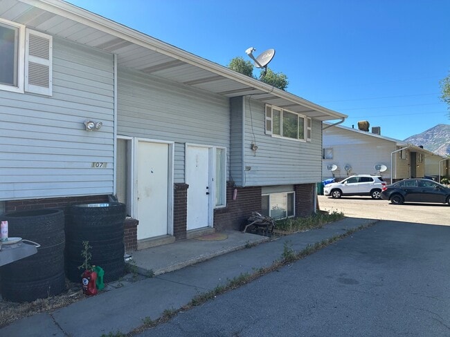 Building Photo - 1078 N 185 W