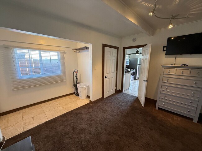 Building Photo - 1180 2nd Ave