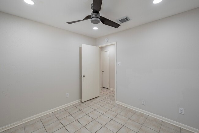 Building Photo - 3435 Gary Ln