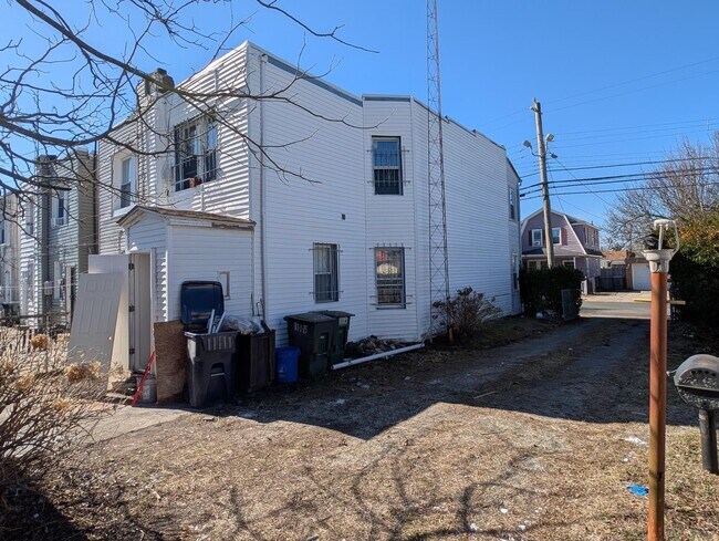 Building Photo - 1115 N Ohio Ave