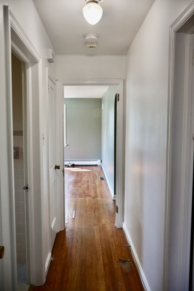 Building Photo - Bungalow in Penn Manor : 2bd/1ba