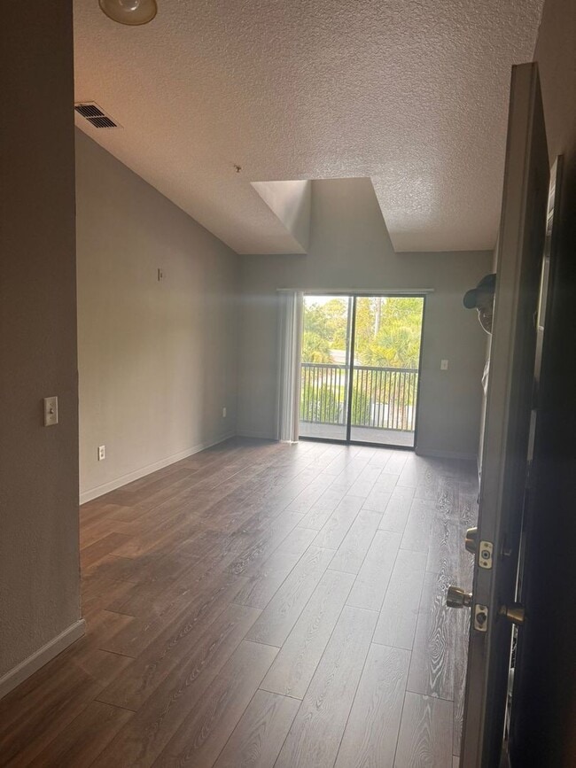 Building Photo - 1132 S Pine Ridge Cir