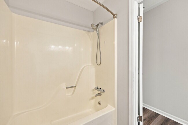Building Photo - 126 Oakmont Dr