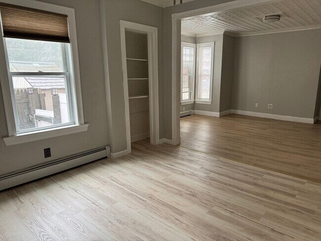 Building Photo - 409 Moody St