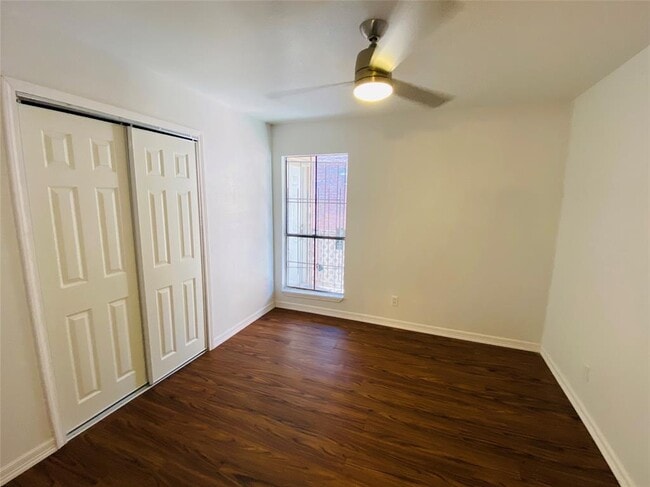 Building Photo - 10601 South Dr