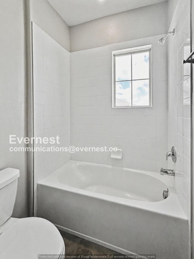 Building Photo - Limited Time Special Offer / 3 Bed, 2.5 Bath Townhome with Garage / Pet-Friendly / Vouchers Accep...