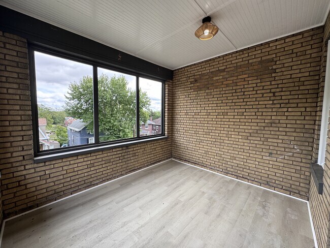 Building Photo - 541 Considine Ave