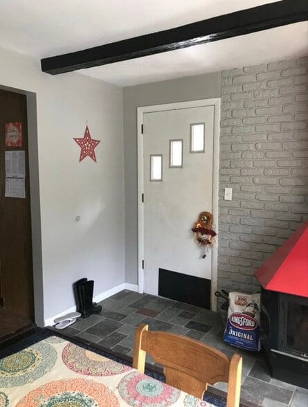 Building Photo - 313 Male Ave