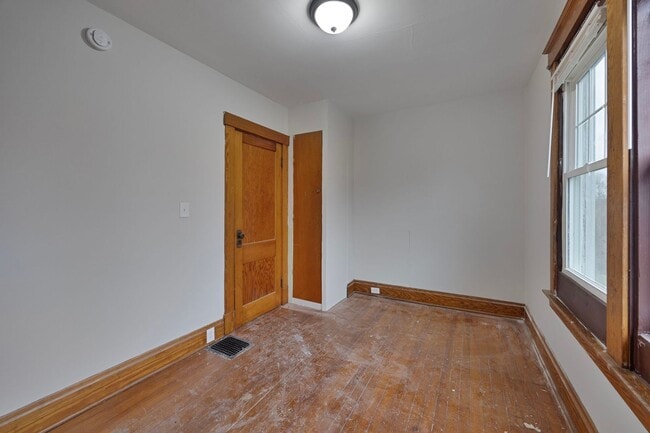 Building Photo - West Price Hill - Charming 3 bedroom 1 bath