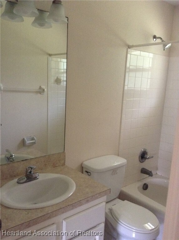 Building Photo - 214 Pigeon Ave