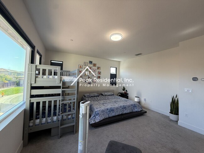Building Photo - 3535 Heron Ct