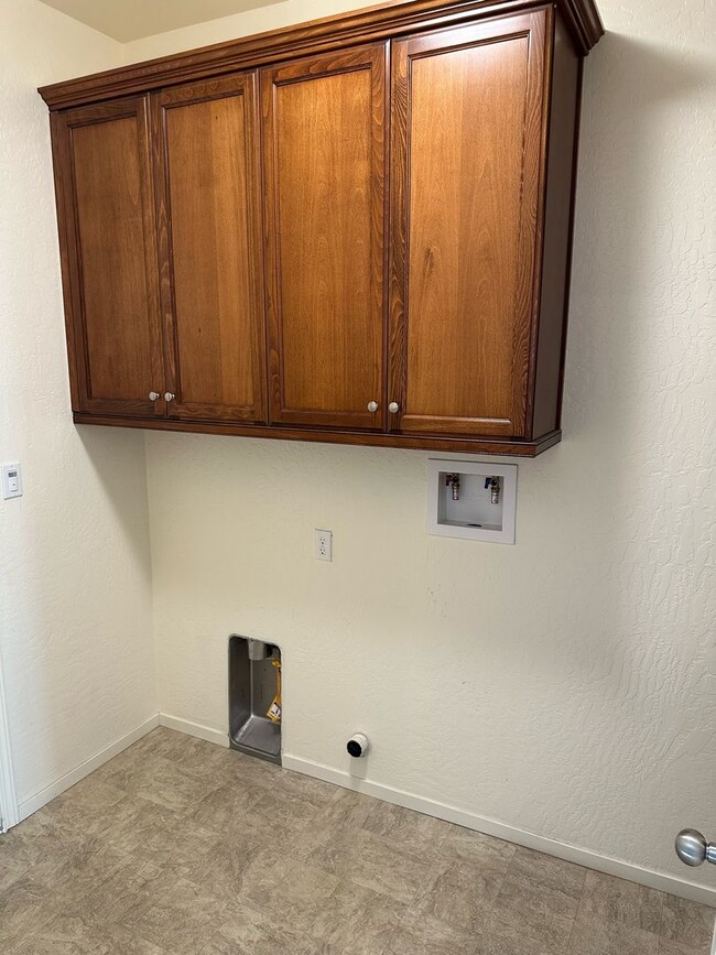 Building Photo - 318 S Wind Ct