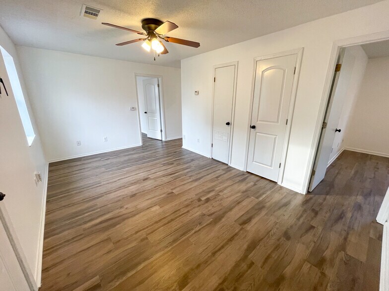 Living Room - 712 Jill Ln