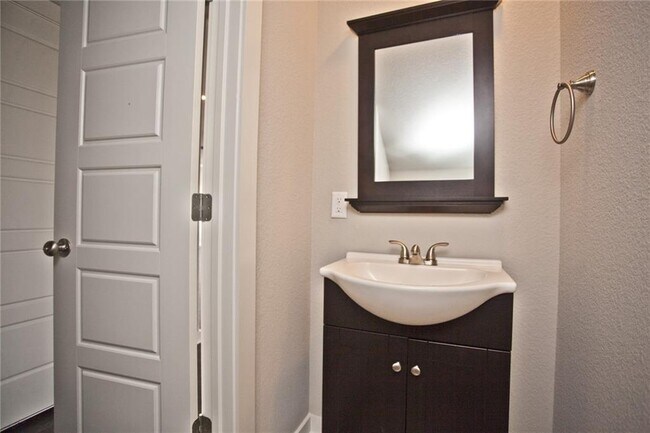 Building Photo - 3811 SW Peachwood Dr