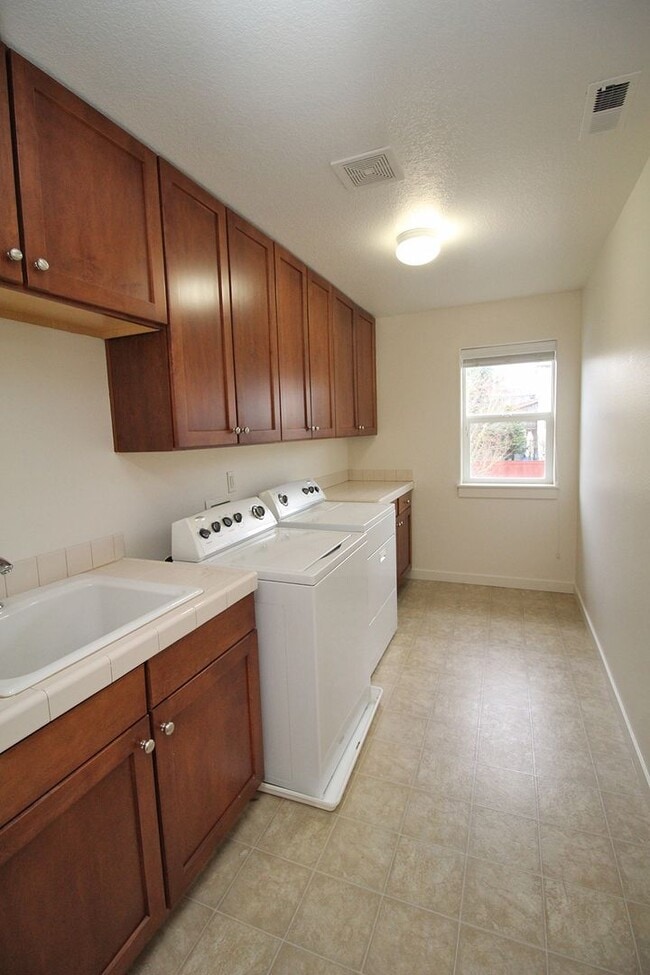 Building Photo - 15128 SE Nia Dr