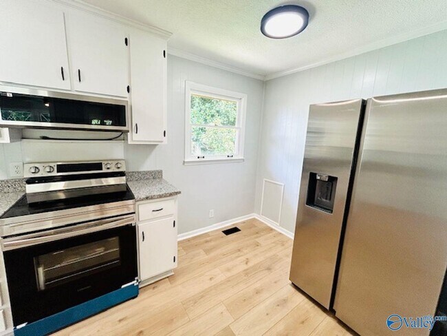 Building Photo - 3606 NW Kenard Ave