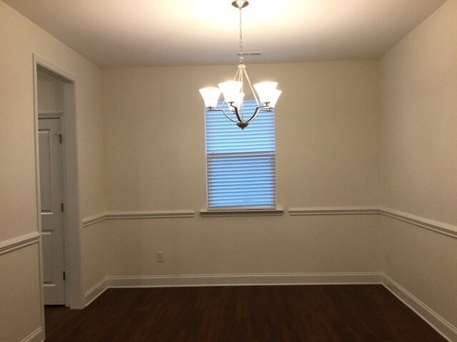 Building Photo - 3021 Greenmont Cir