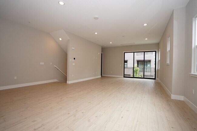 Building Photo - New Construction End Unit Luxury Townhome in Central Sunnyvale Location!