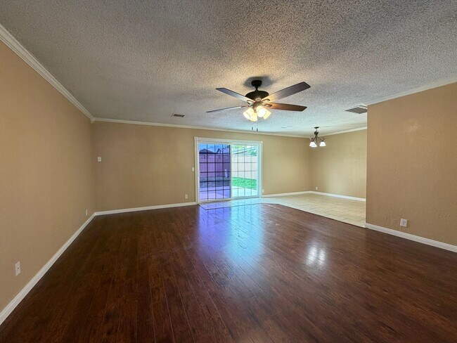 Building Photo - 3-bedroom, 2-bath rental in the heart of Tulsa, located in the highly desirable Union School Dist...