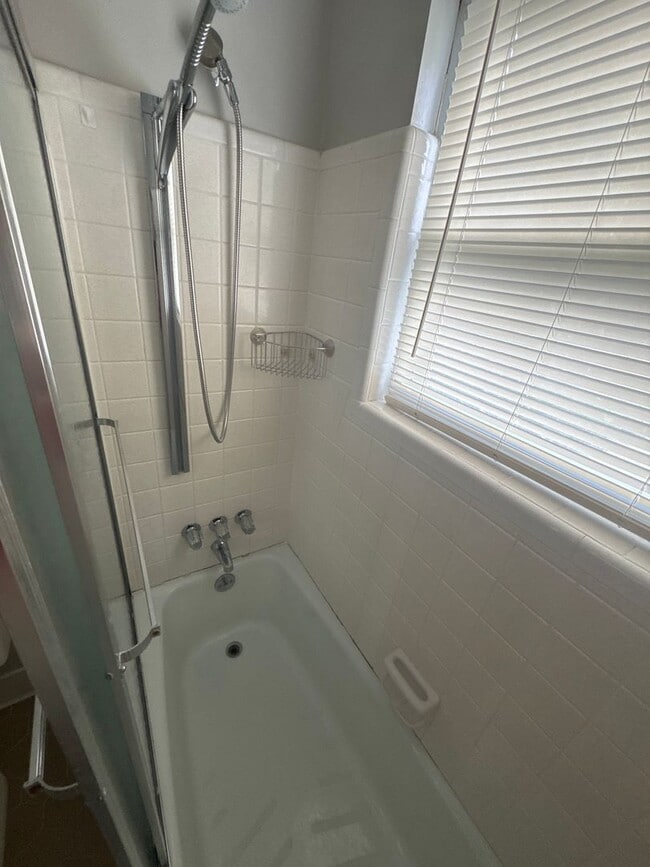 Building Photo - Spacious home with carport and garage!