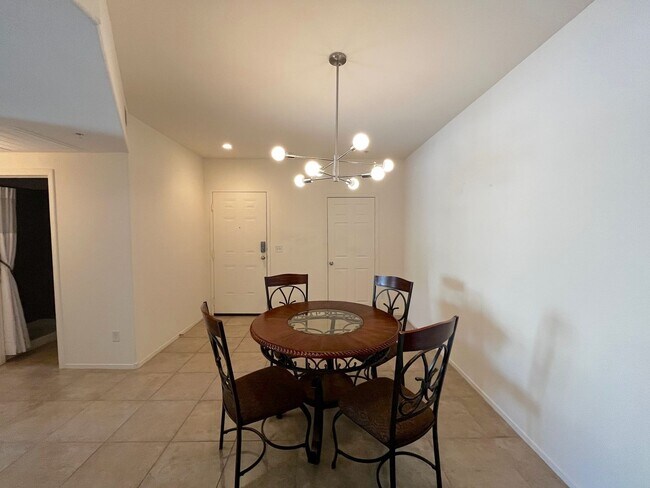 Building Photo - 3550 Bay Sands Dr
