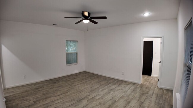 Building Photo - 4709 Lee St