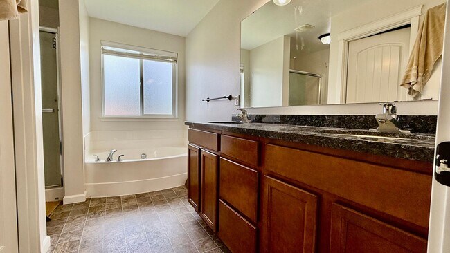 Building Photo - 3 Bedrooms Plus Loft with Fenced Yard & Covered Patio - Available July 1st