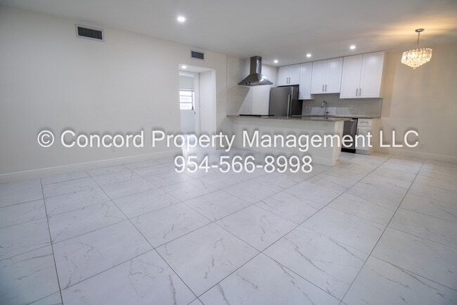 Building Photo - 1 Month Free Gorgeous 2BR- Open Layout- Island Kitchen-Pool- Central AC