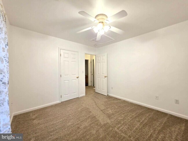 Building Photo - 1011 Granite Ct