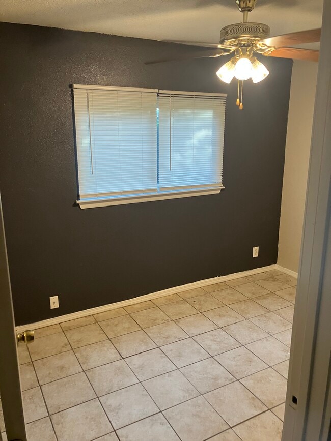 Building Photo - 6207 Valley King