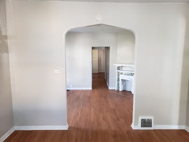 Building Photo - 154 Chenango St