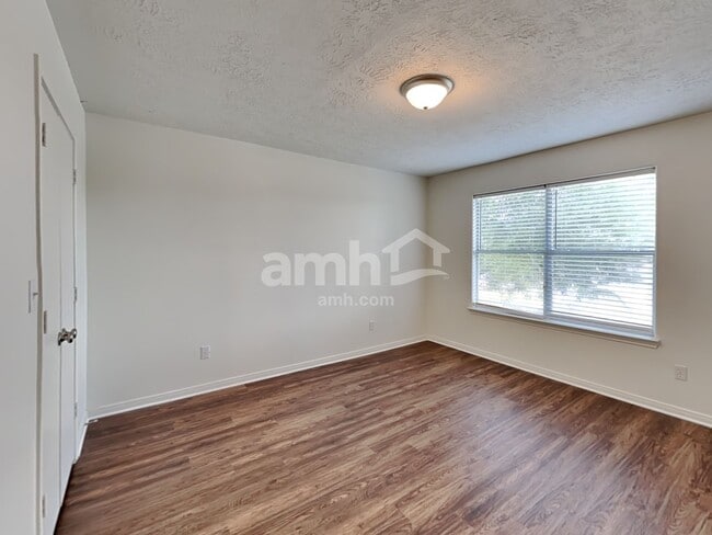 Building Photo - 9116 Dolphin Cir