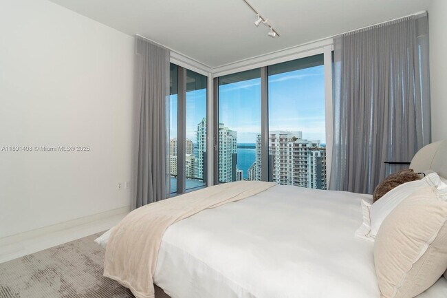Building Photo - 300 Biscayne Blvd Way