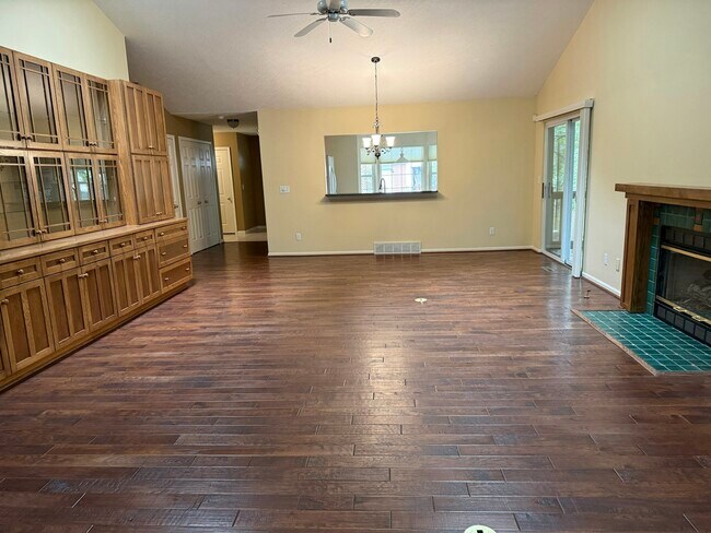 Building Photo - 212 Chauncey Ct