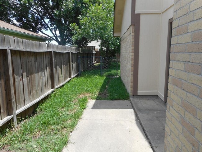Building Photo - 20407 Blue Juniper Dr