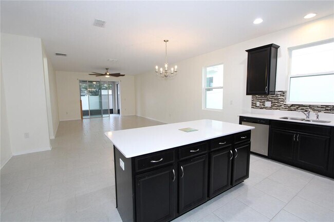 Building Photo - 2380 Sanderling St