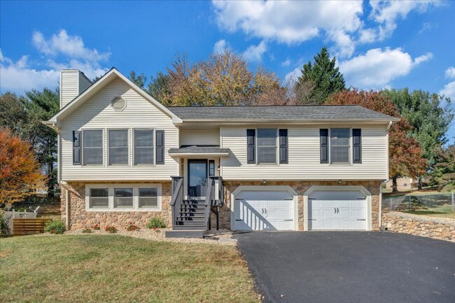 Building Photo - 5184 Orchard Hill Dr