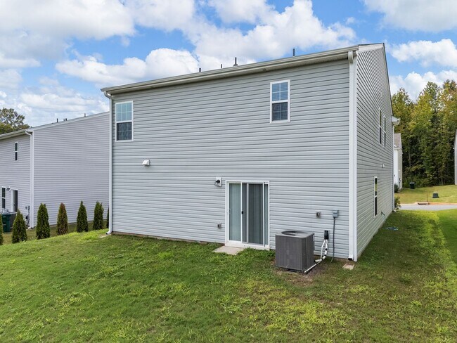 Building Photo - Modern 5BR Home with Quartz Kitchen & Open...