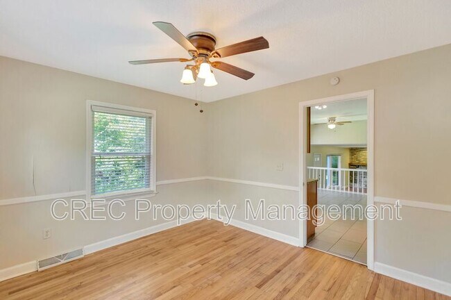 Building Photo - 2327 W Palmer Dr