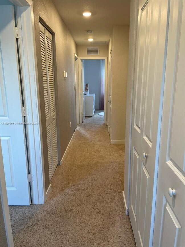 Building Photo - 2423 SE 11th St